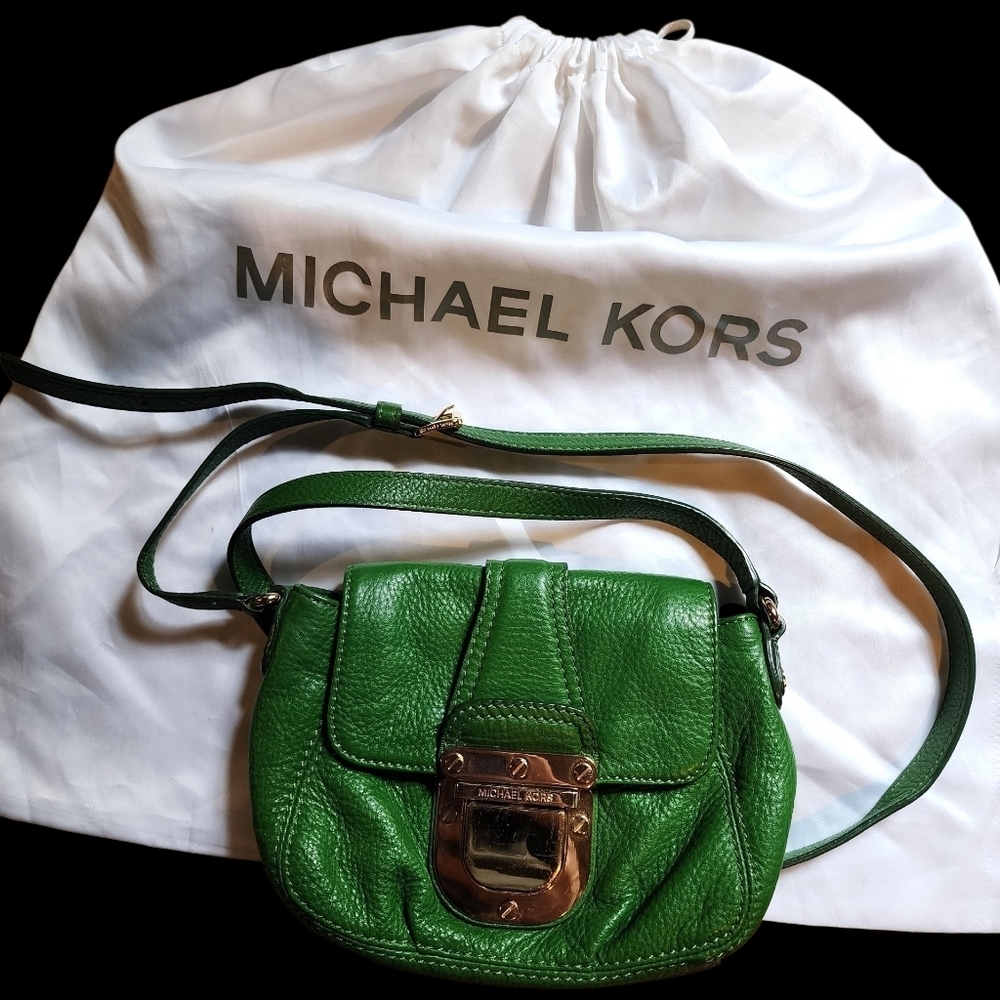 NWOT Michael Michael Kors Charlton Green Pebble Leather Crossbody Mini Push Lock